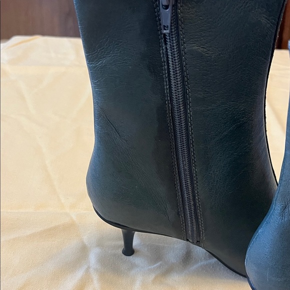 Newport News Dark Green Heeled Boots size 8 - Picture 4 of 9